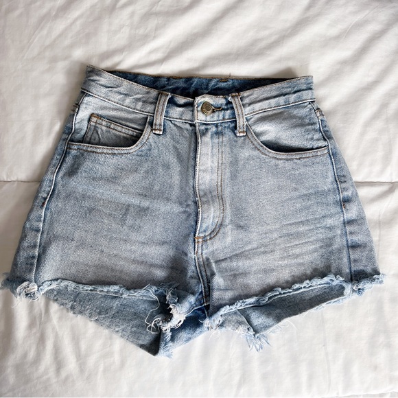 Brandy Melville Light Wash Denim Cutoff Shorts - Picture 4 of 6